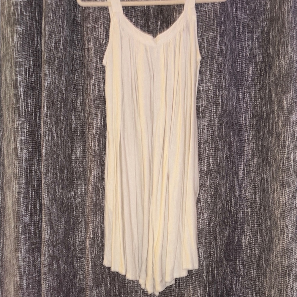 Chic Cream Sleeveless Jumpsuit with V-Neck